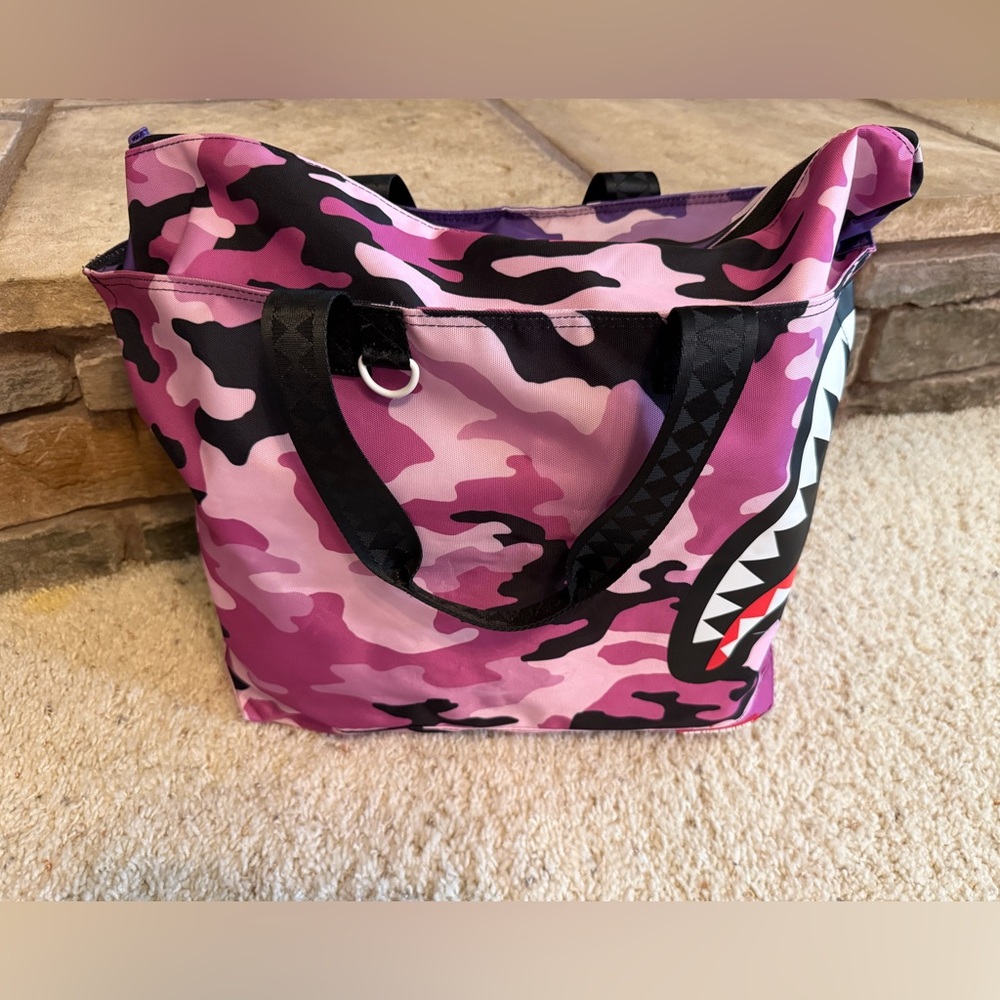 Sprayground Split Camo Beach Tote Bag. See pictures for additional info - Picture 2 of 8